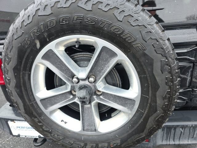 Used 2020 Jeep Wrangler Unlimited Sahara image 32