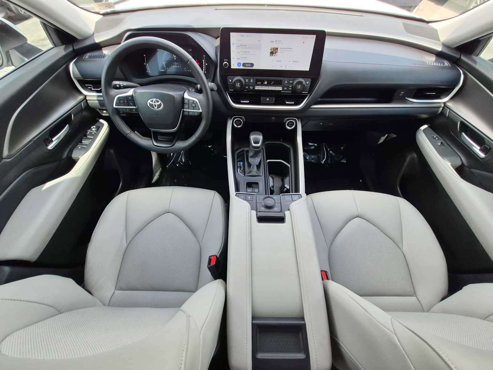 Used 2025 Toyota Grand Highlander AWD image 16