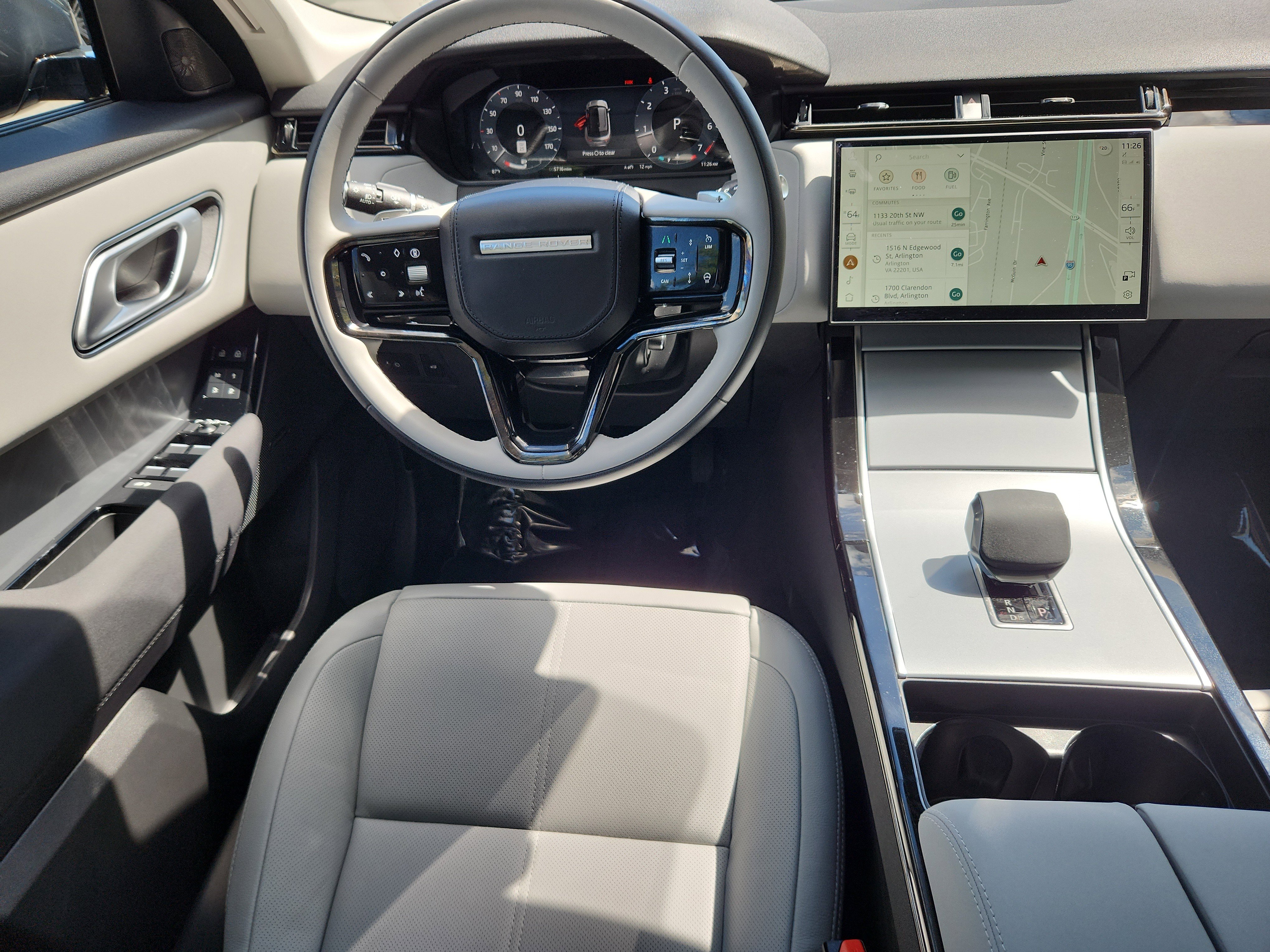 Used 2025 Land Rover Range Rover Velar S image 4