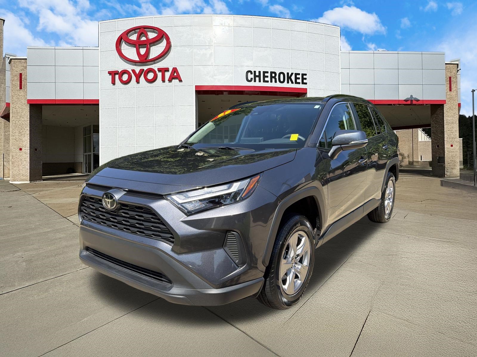 Used 2025 Toyota RAV4 XLE FWD image 1