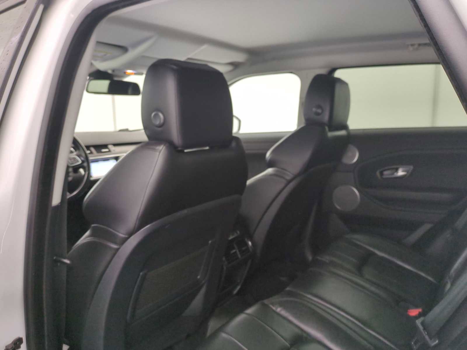 Used 2019 Land Rover Range Rover Evoque SE image 33