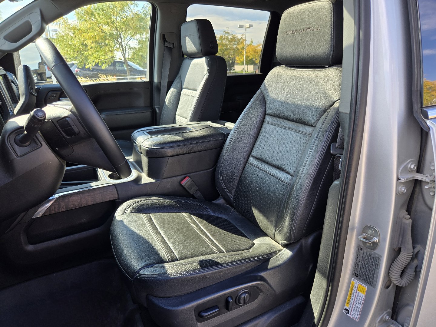 Used 2021 GMC Sierra 3500 Denali w/ Denali Ultimate Package AWD/4WD image 2