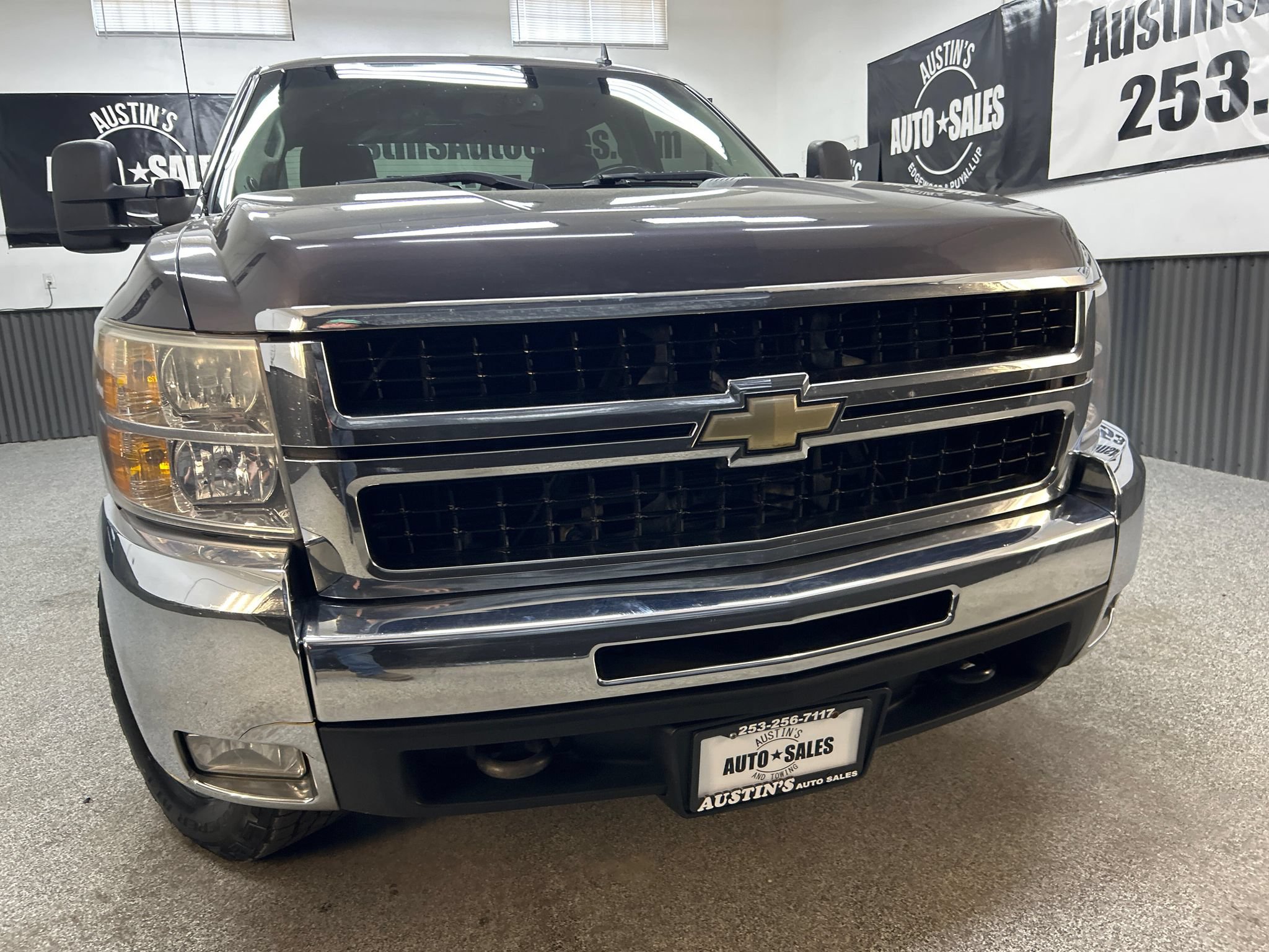 Used 2010 Chevrolet Silverado 2500 LTZ w/ Convenience Package AWD/4WD image 2