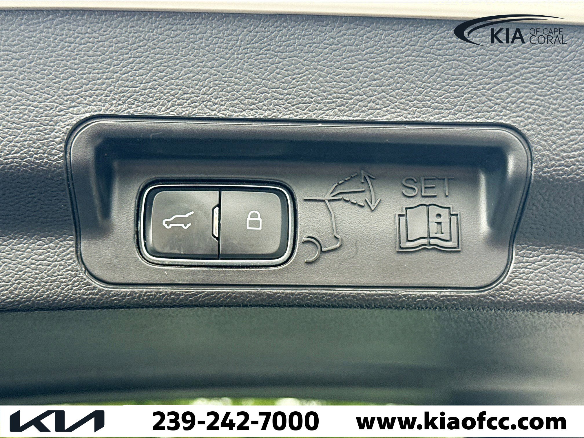 Used 2020 Ford Explorer Platinum w/ Premium Technology Package image 13