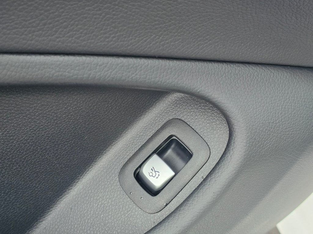 Used 2022 Mercedes-Benz C 300 Coupe image 31