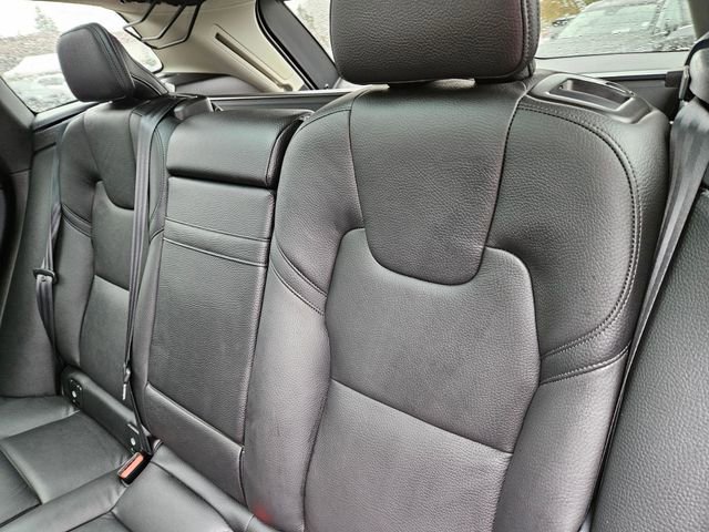 Used 2021 Volvo XC60 T5 Momentum w/ Advanced Package image 16