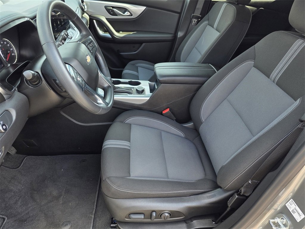 Used 2025 Chevrolet Blazer LT image 9