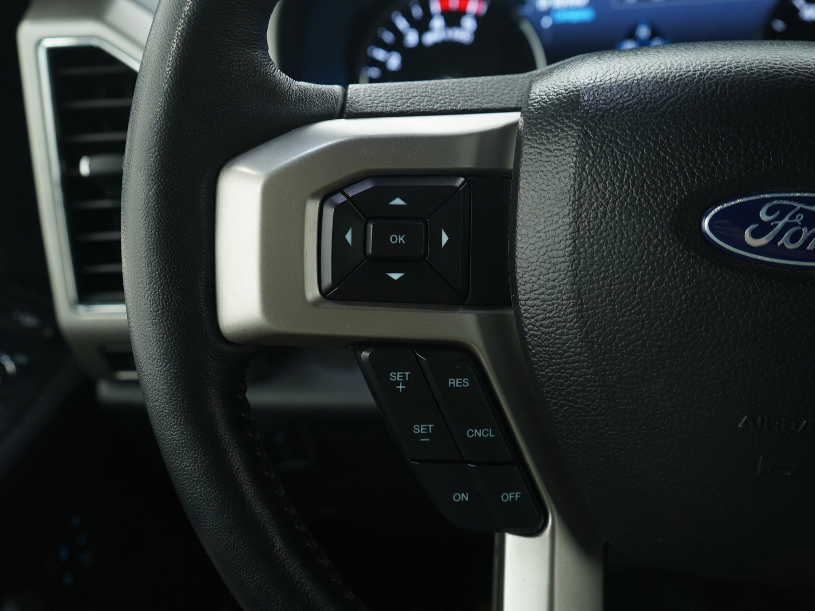 Used 2022 Ford F350 Lariat w/ Chrome Package image 26