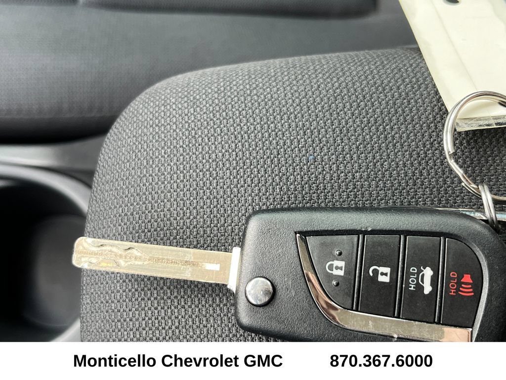 Used 2025 Toyota Corolla LE FWD image 22