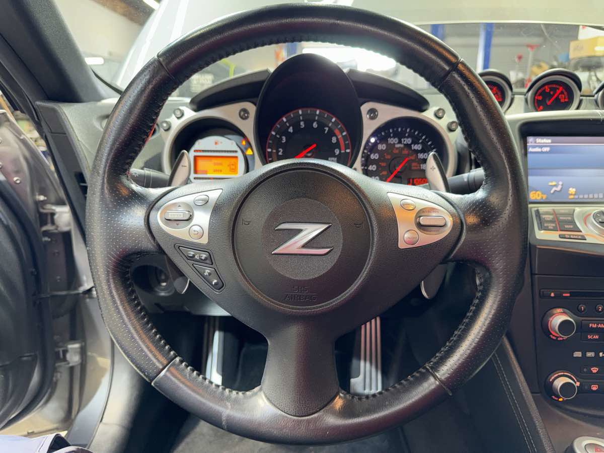 Used 2009 Nissan 370Z Touring w/ Sport Pkg RWD image 17