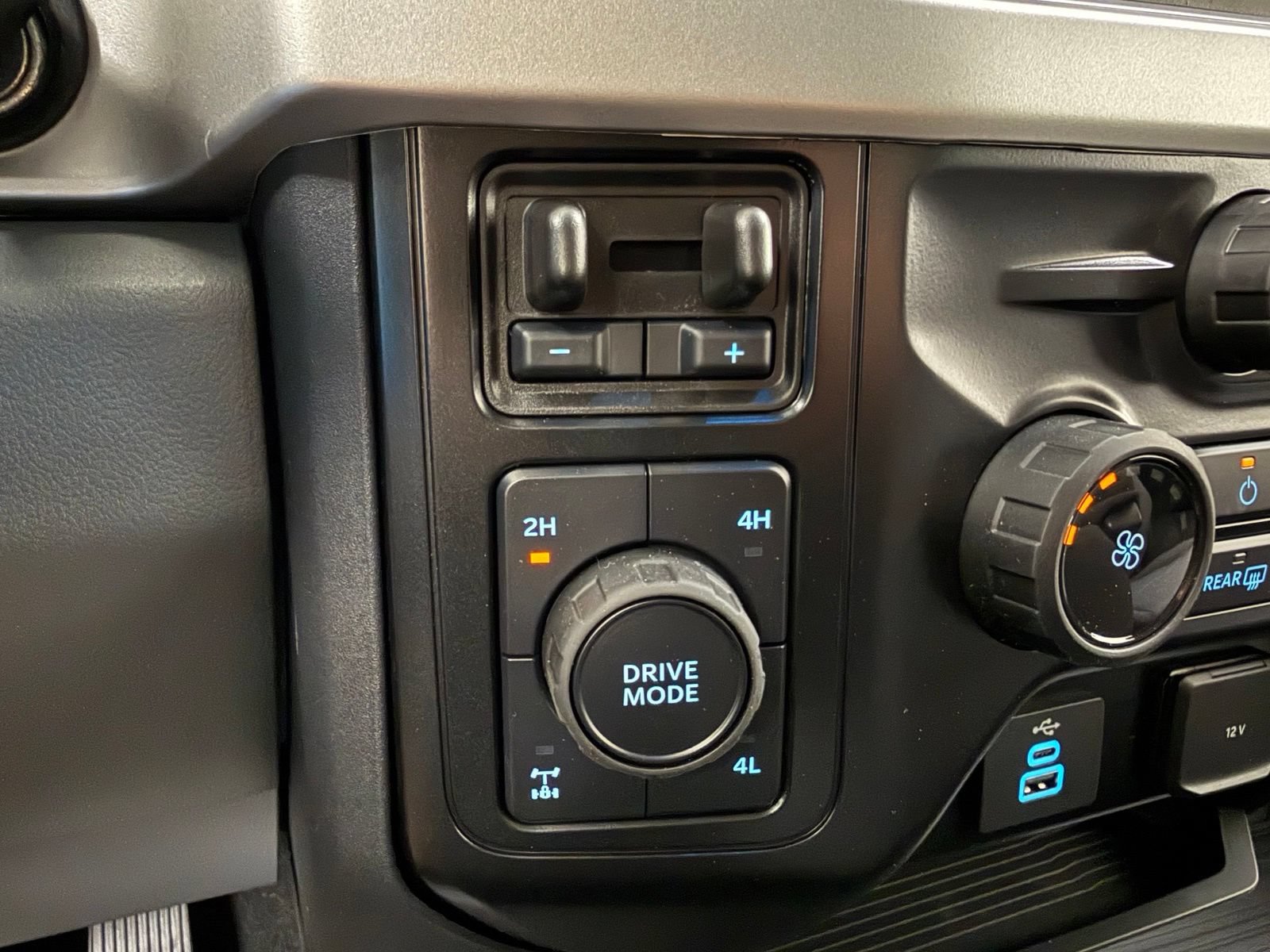 New 2026 Ford F250 XL w/ STX Appearance Package AWD/4WD image 19