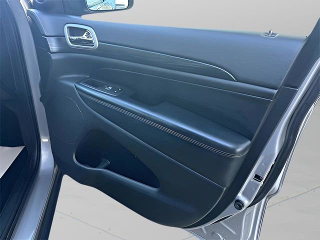 Used 2021 Jeep Grand Cherokee Laredo AWD/4WD image 16