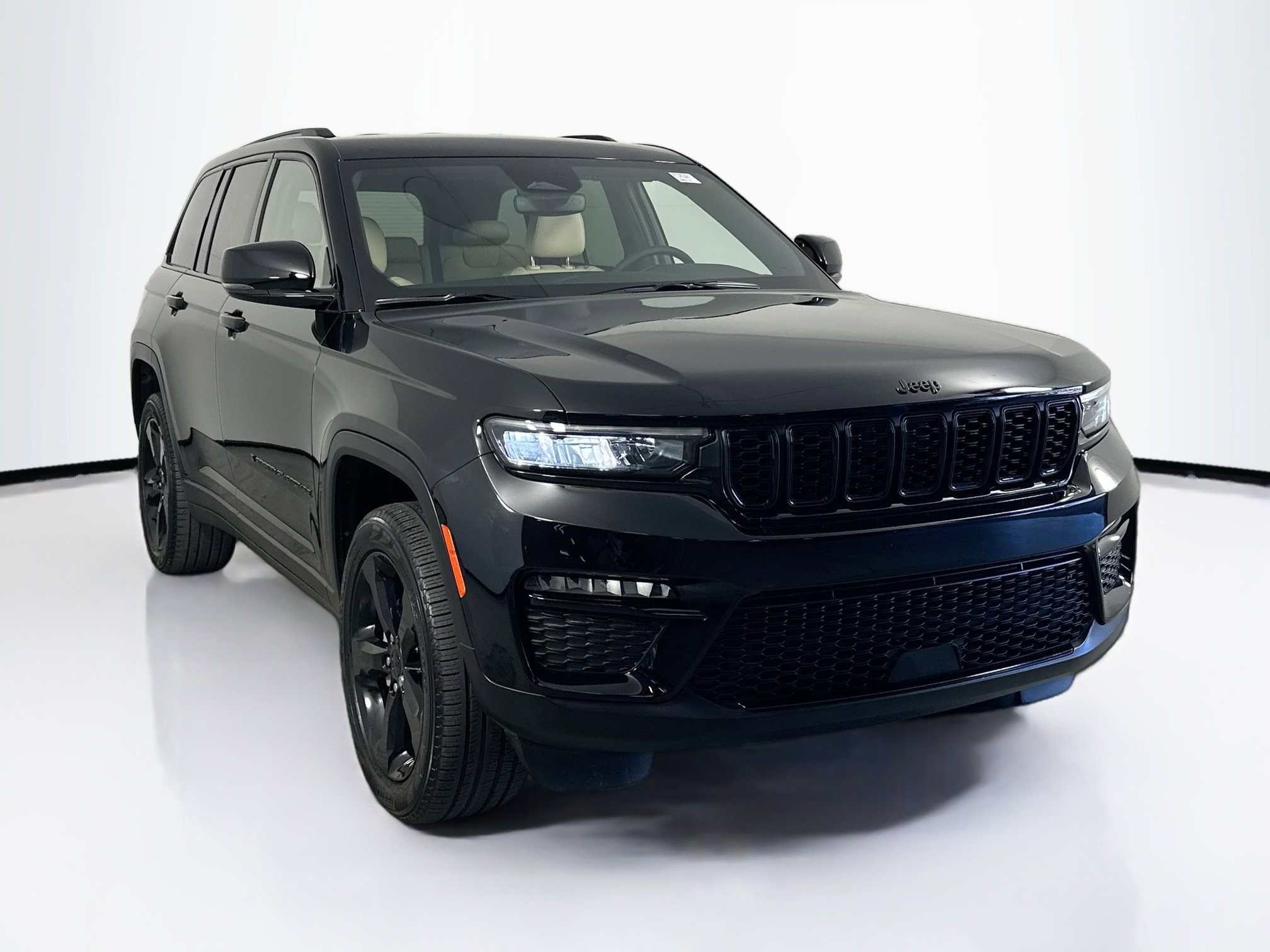Used 2023 Jeep Grand Cherokee Limited w/ Black Appearance Package image 3