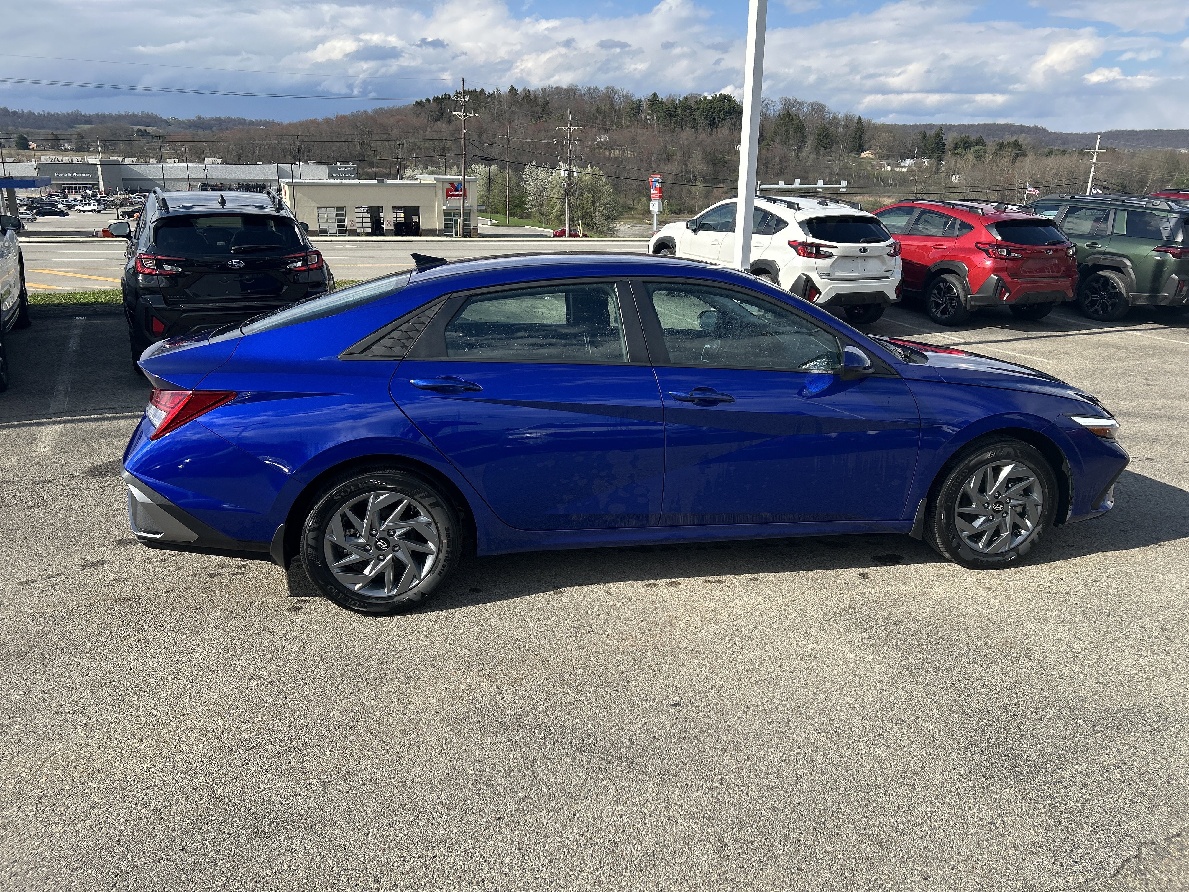 Used 2025 Hyundai Elantra Blue image 8