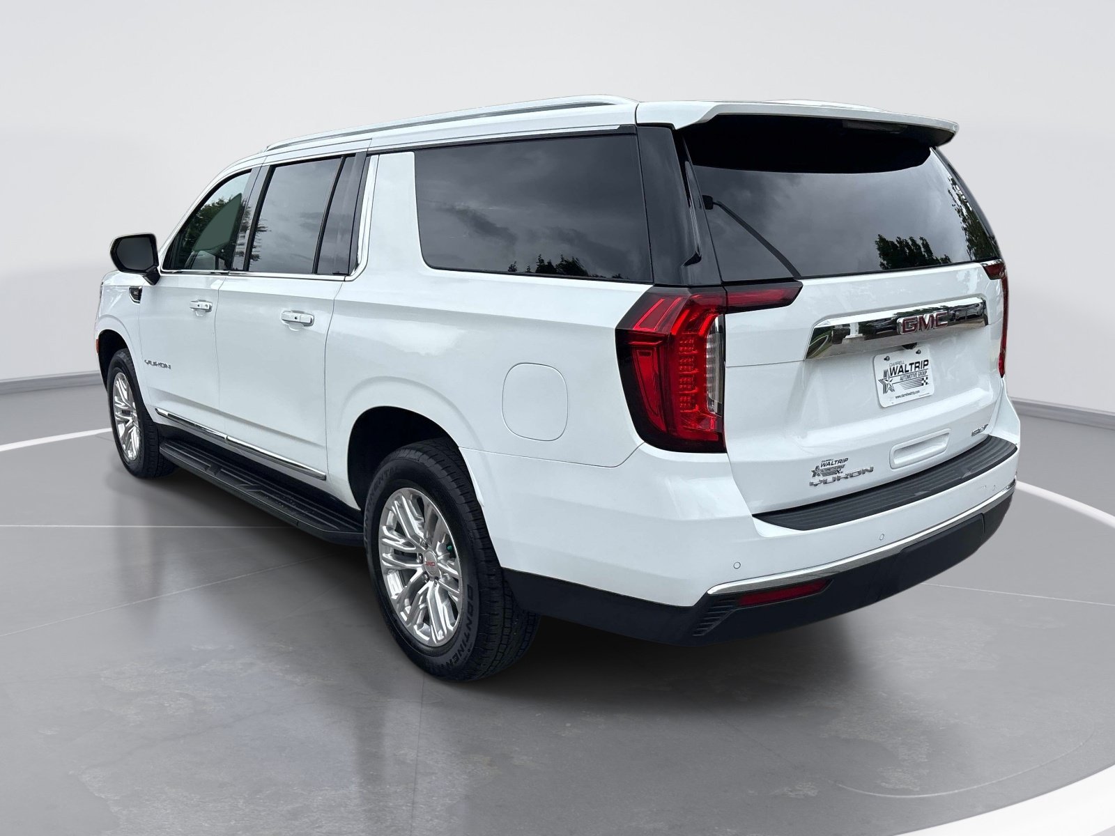 Used 2023 GMC Yukon XL SLT AWD/4WD image 6