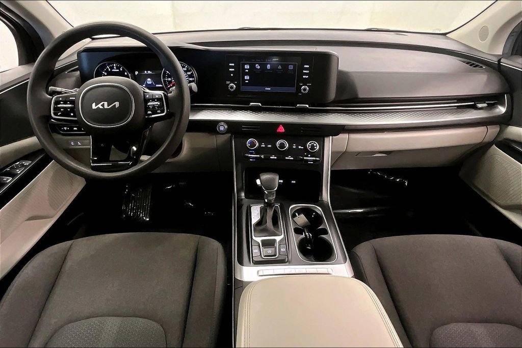 Used 2023 Kia Carnival LX FWD image 14