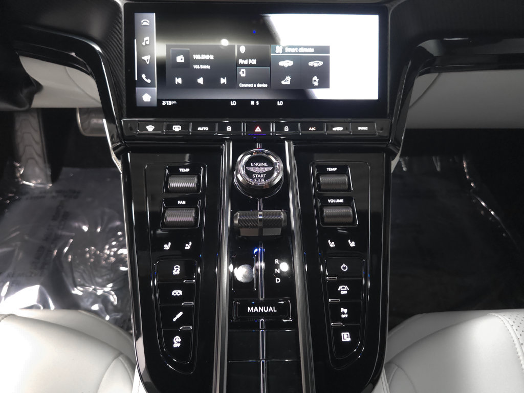 Used 2025 Aston Martin V8 Vantage Coupe RWD image 20