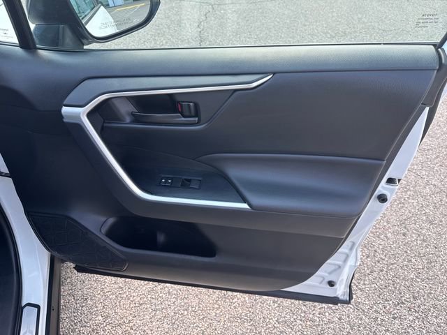 Used 2023 Toyota RAV4 LE AWD/4WD image 31