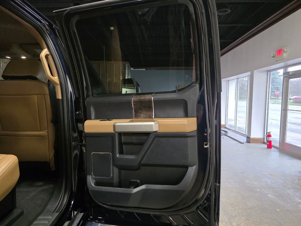 Used 2022 Ford F250 Lariat w/ Lariat Ultimate Package AWD/4WD image 25
