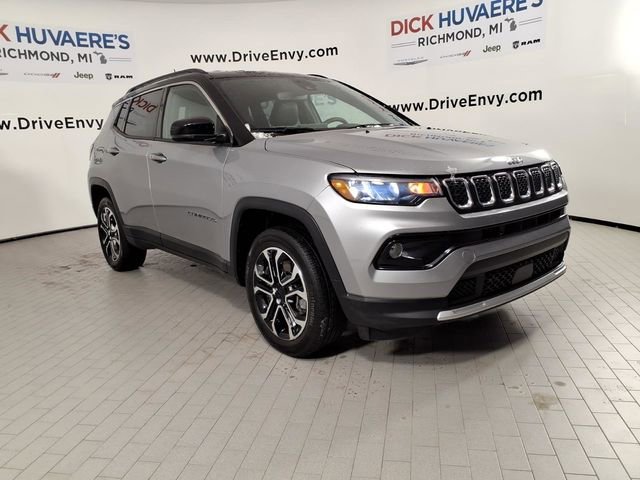 Used 2023 Jeep Compass Limited image 3