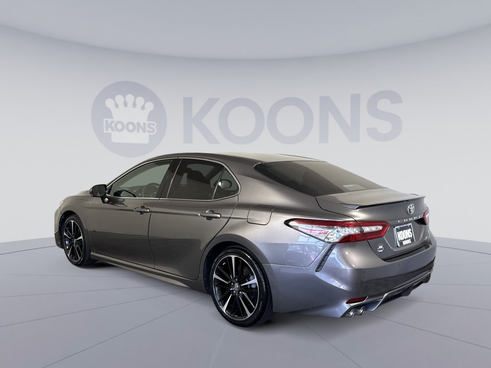 Used 2018 Toyota Camry XSE FWD image 4