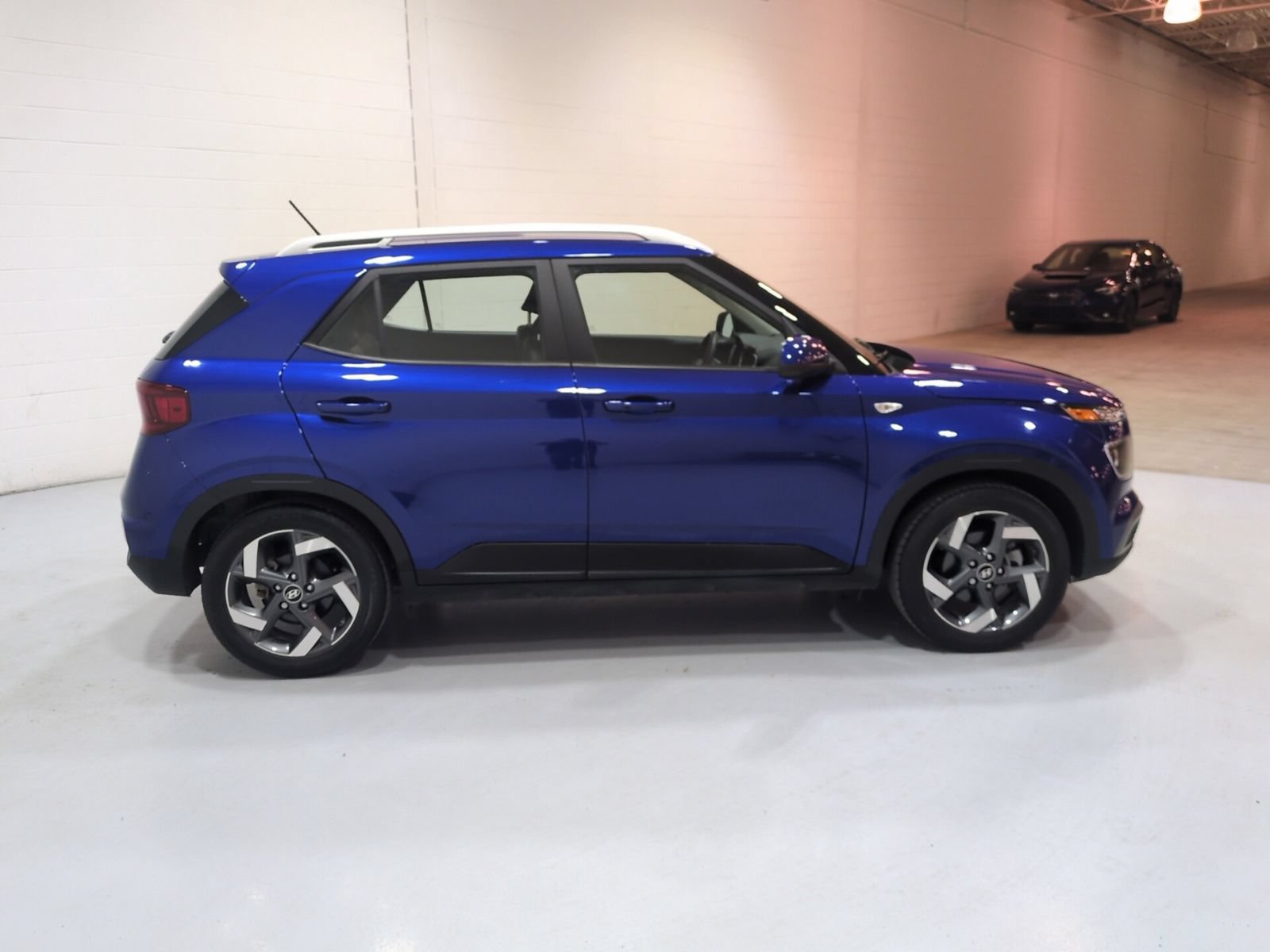 Certified 2023 Hyundai Venue Limited w/ Cargo Package FWD video 2