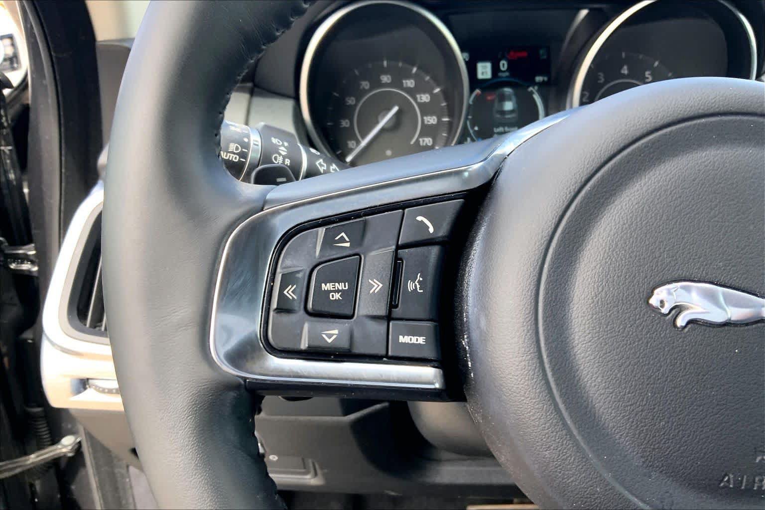 Used 2018 Jaguar E-PACE R-Dynamic SE AWD/4WD image 23