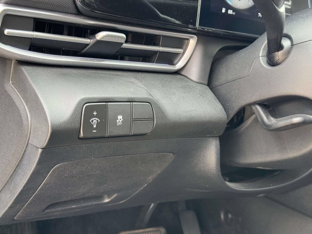 Used 2024 Hyundai Elantra SEL FWD image 10