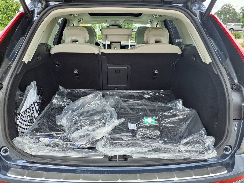 New 2026 Volvo XC60 T8 Ultra w/ Protection Package Premier AWD/4WD image 10