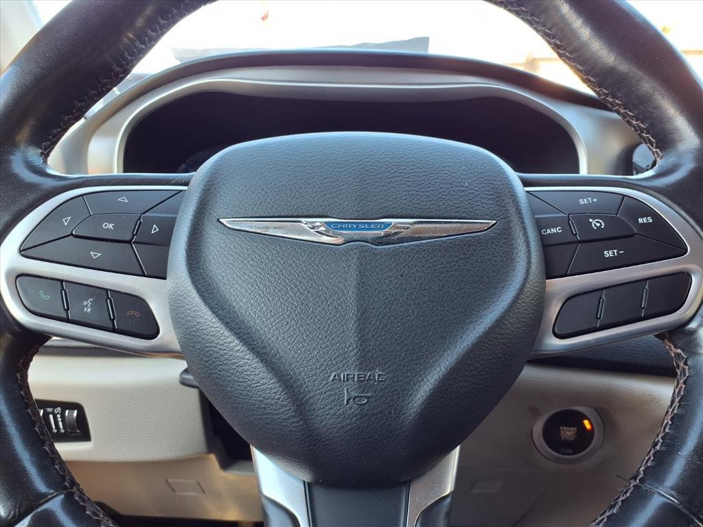 Used 2020 Chrysler Pacifica Touring-L Plus image 16