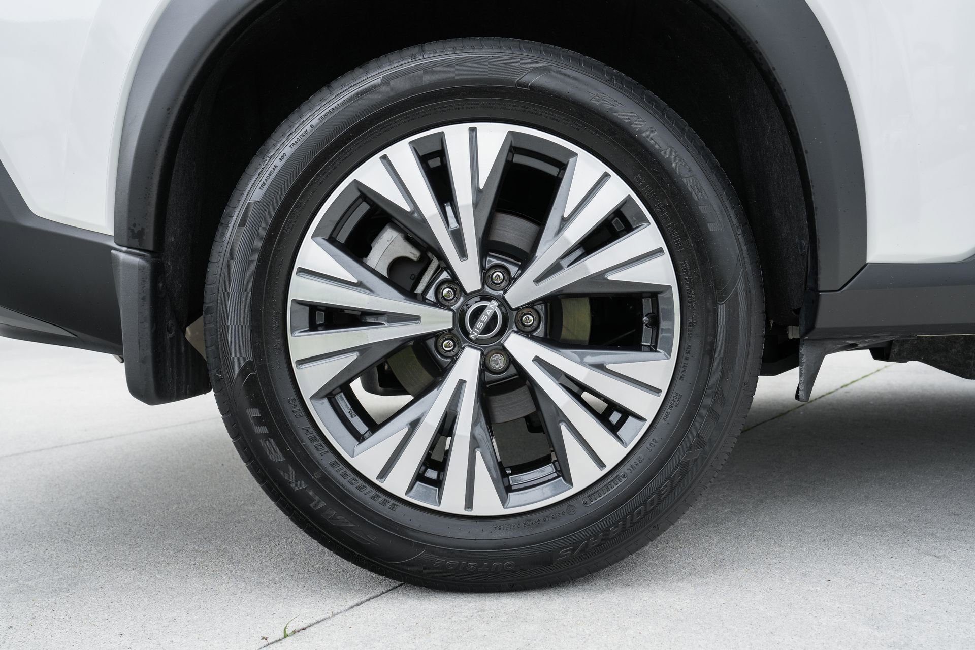 Used 2023 Nissan Rogue SV image 27