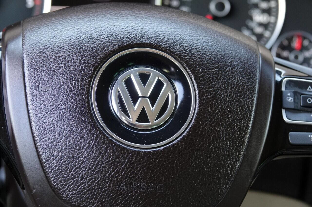 Used 2012 Volkswagen Touareg Sport image 62