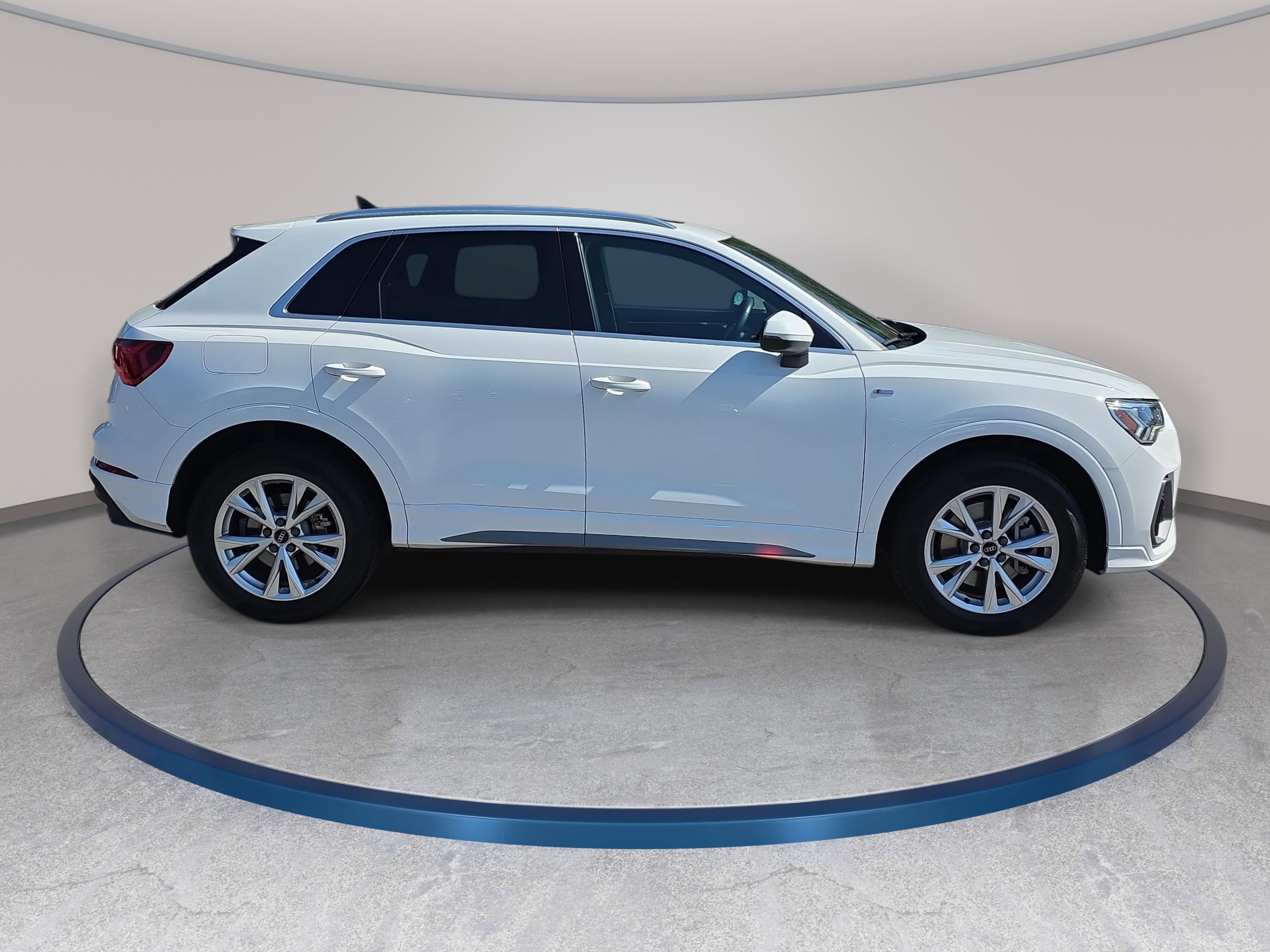 Used 2023 Audi Q3 2.0T Premium AWD/4WD image 4
