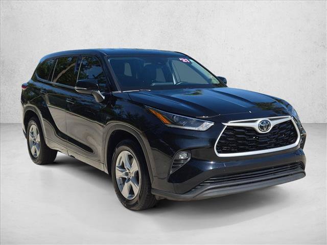 Used 2021 Toyota Highlander LE FWD image 3
