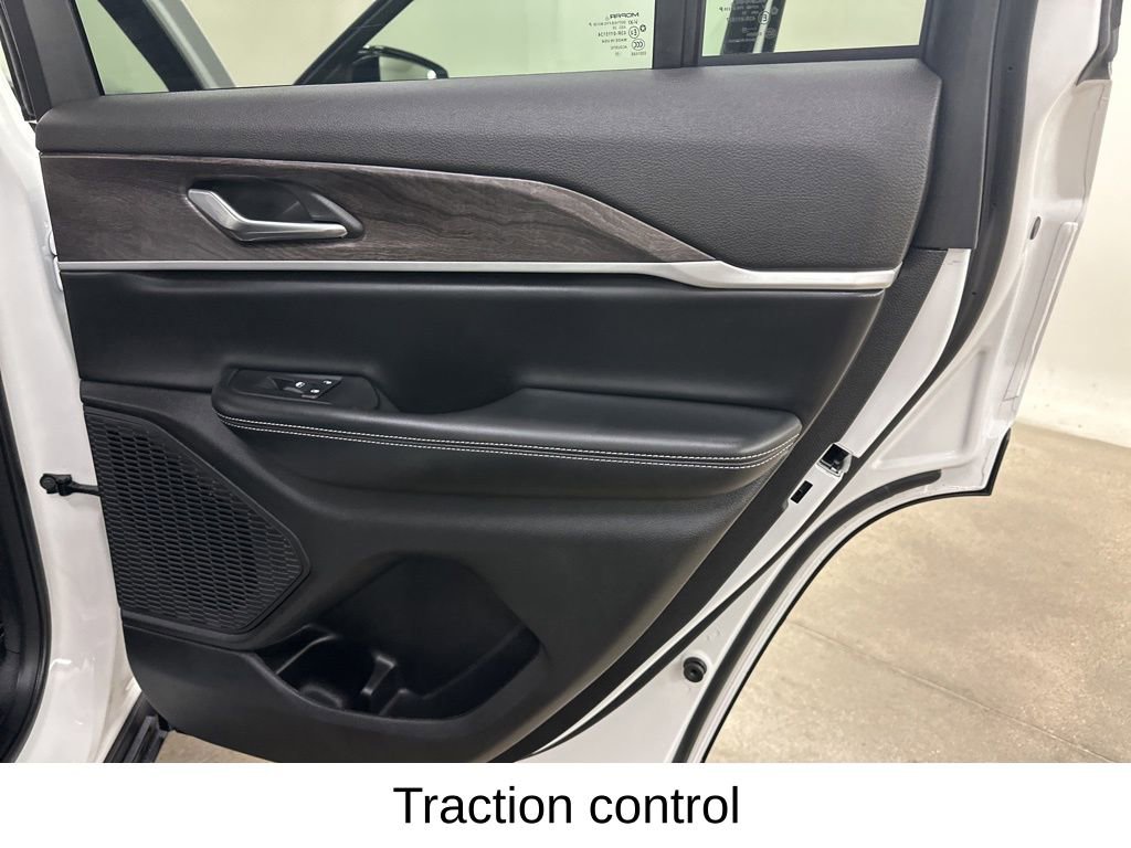 Used 2025 Jeep Grand Cherokee Limited image 23