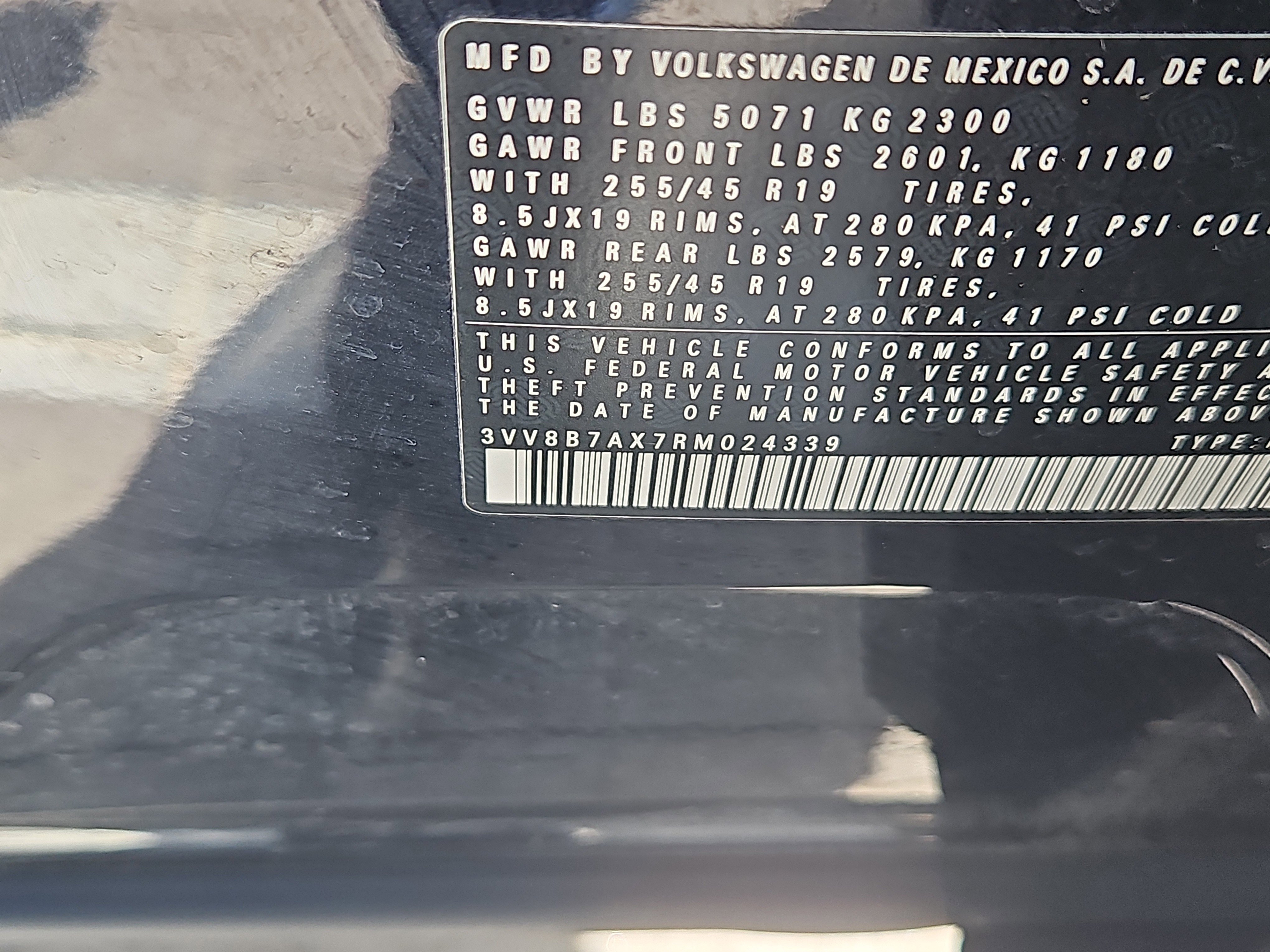 Certified 2024 Volkswagen Tiguan SE R-Line AWD/4WD image 9