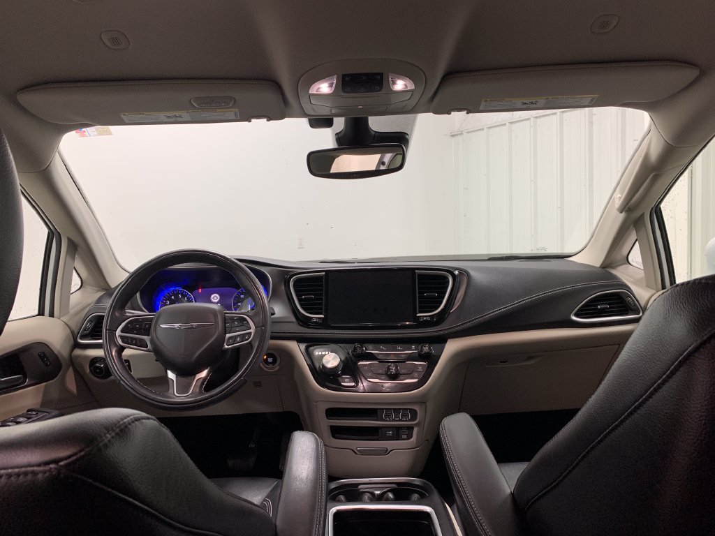 Used 2022 Chrysler Pacifica Touring-L AWD/4WD image 22