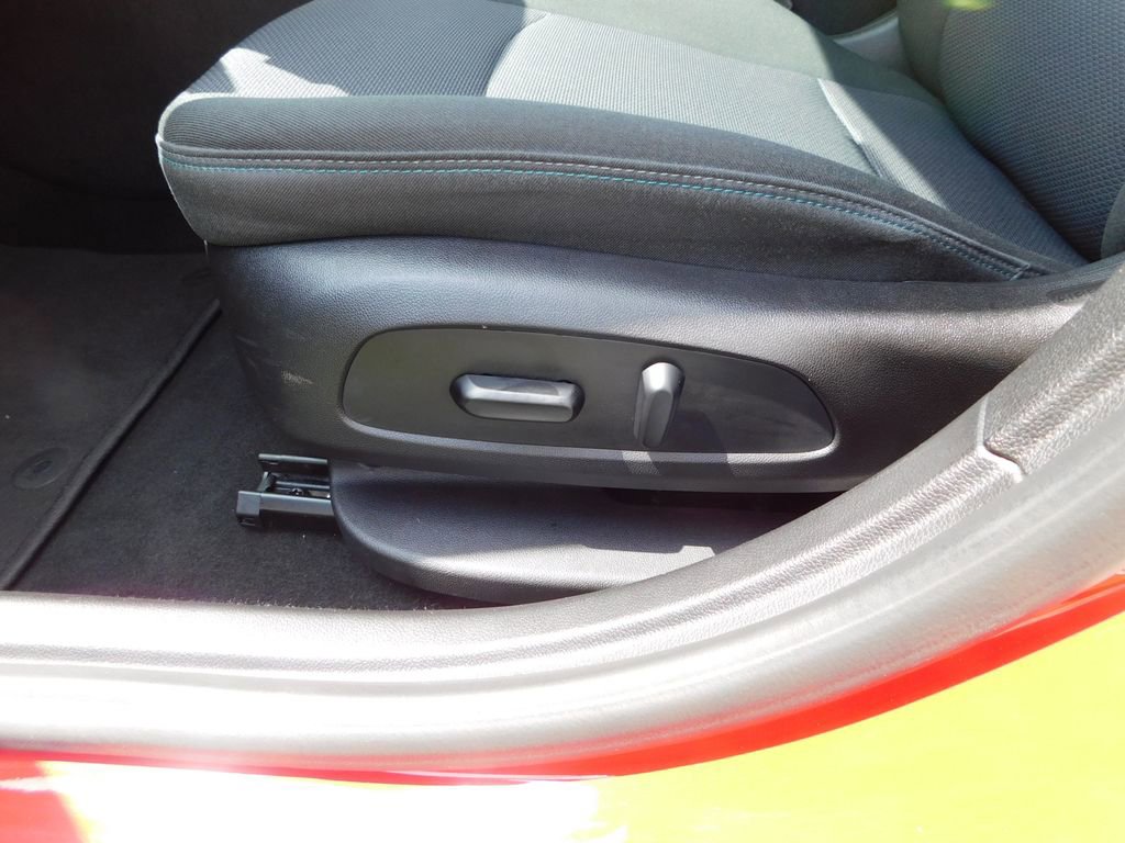 Used 2017 Chevrolet Cruze LT w/ Convenience Package FWD image 13