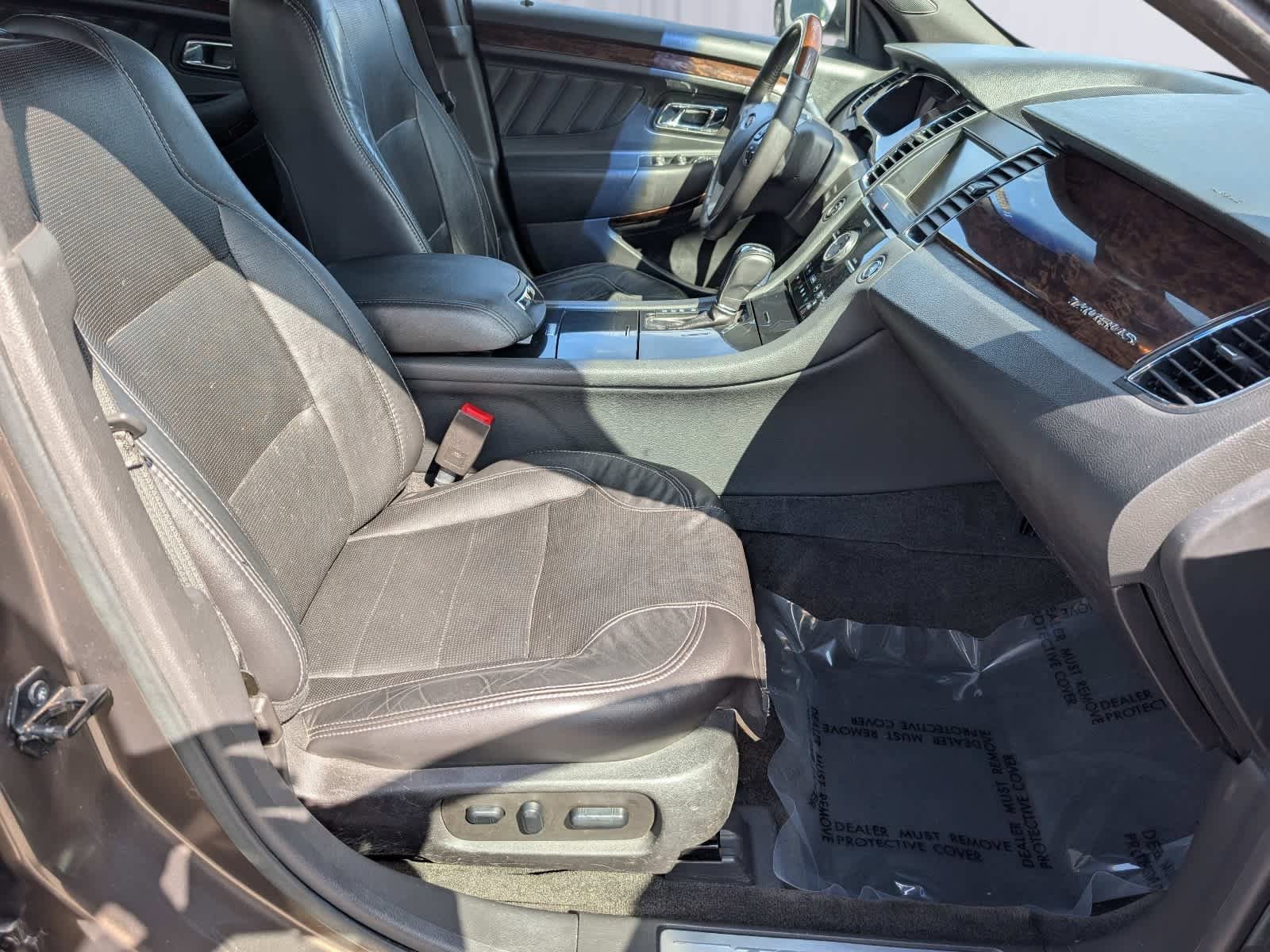 Used 2015 Ford Taurus Limited w/ Equipment Group 301A FWD image 9