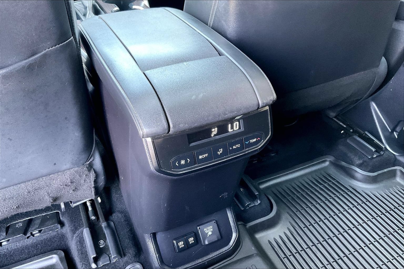 Used 2021 Toyota Highlander Limited AWD/4WD image 11