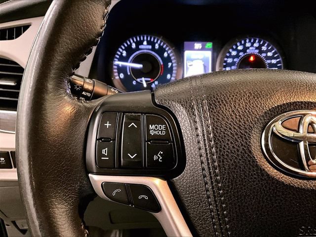 Used 2018 Toyota Sienna XLE w/ XLE Navigation Package AWD/4WD image 18