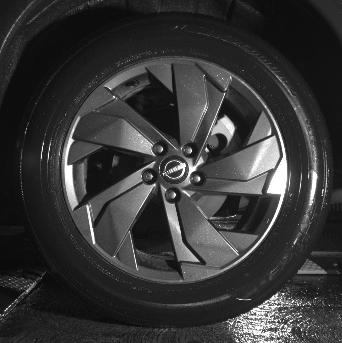 Used 2025 Nissan Rogue SV FWD image 14