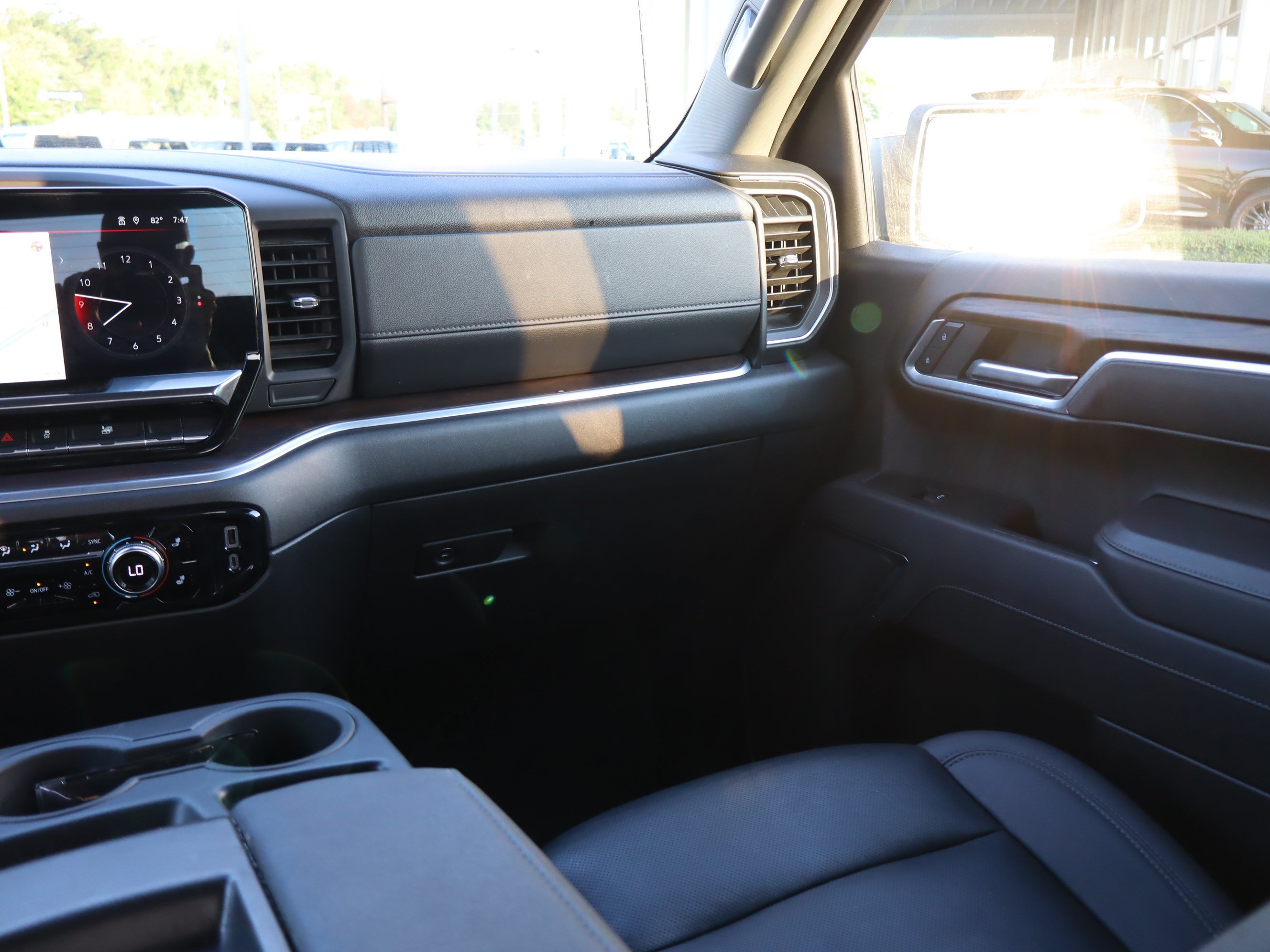 Used 2025 GMC Sierra 1500 SLT AWD/4WD image 15