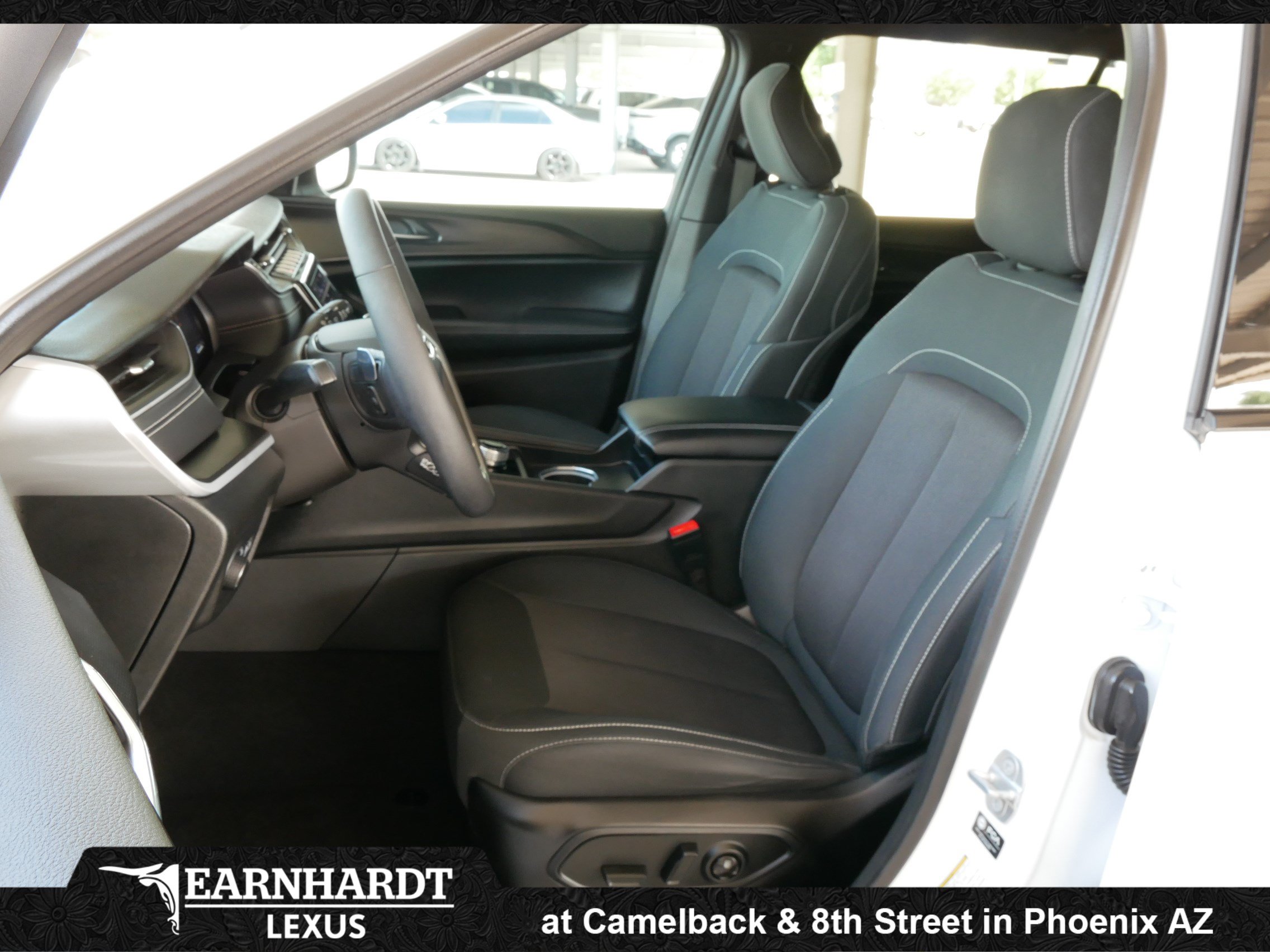 Used 2025 Jeep Grand Cherokee L Laredo RWD image 2