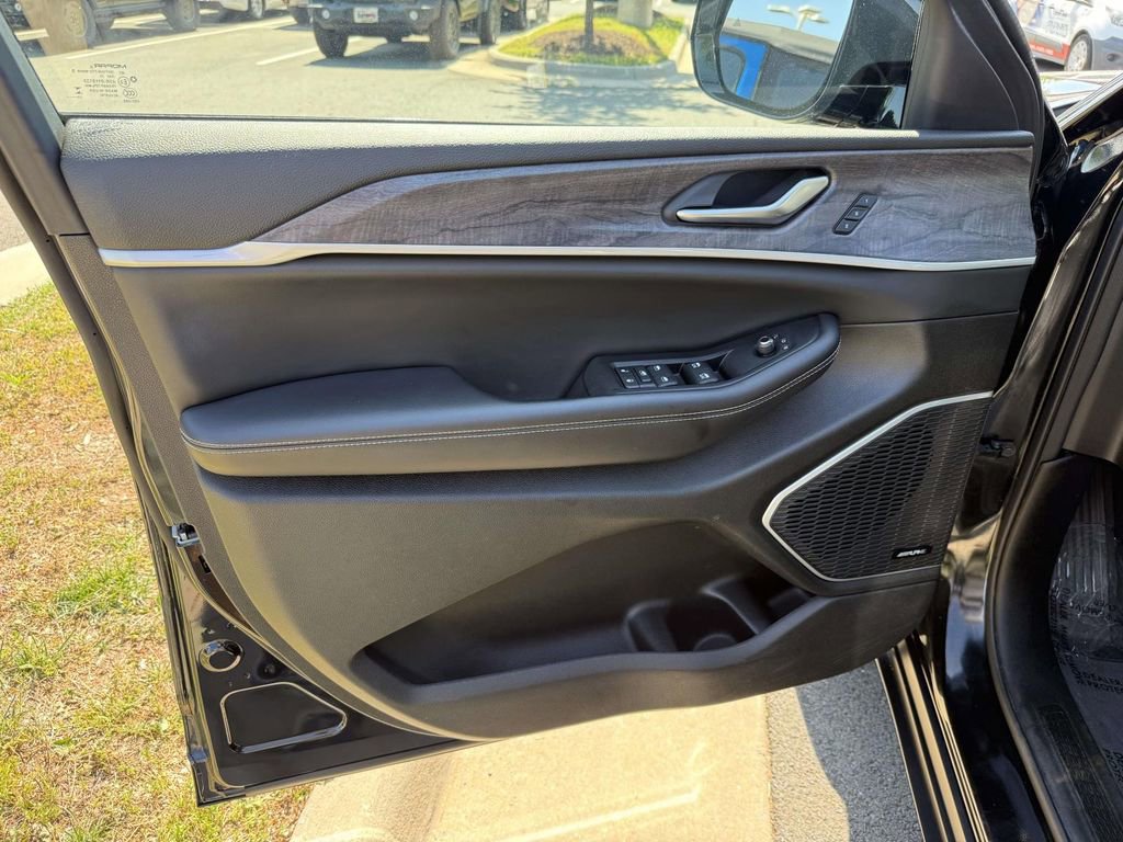 Certified 2023 Jeep Grand Cherokee 4WD 4xe image 32