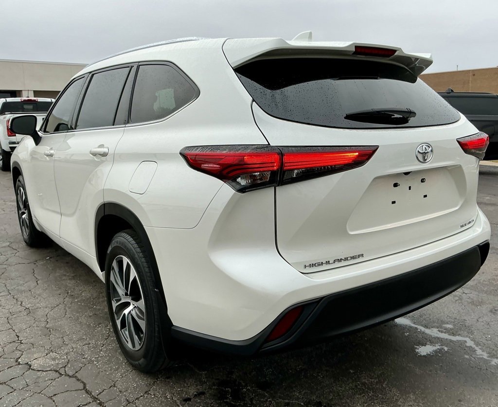 Used 2020 Toyota Highlander XLE image 13