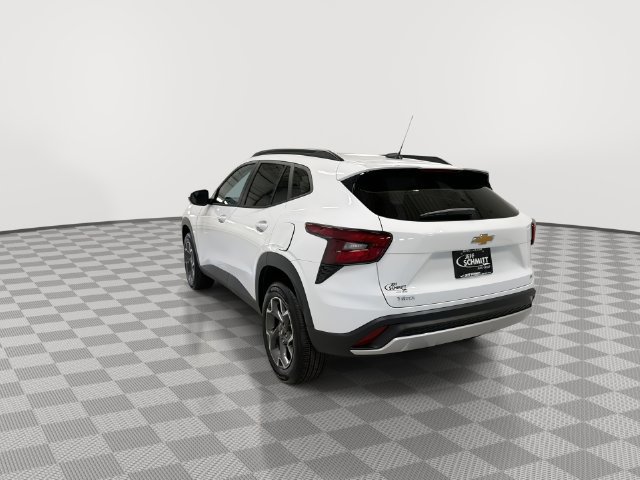 New 2026 Chevrolet Trax LT w/ LT Convenience Package FWD image 8