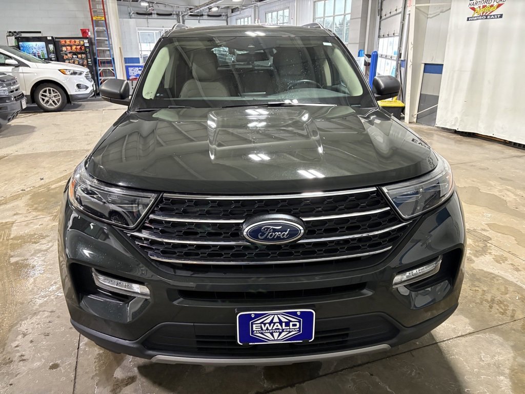 Used 2023 Ford Explorer XLT w/ Equipment Group 202A image 3