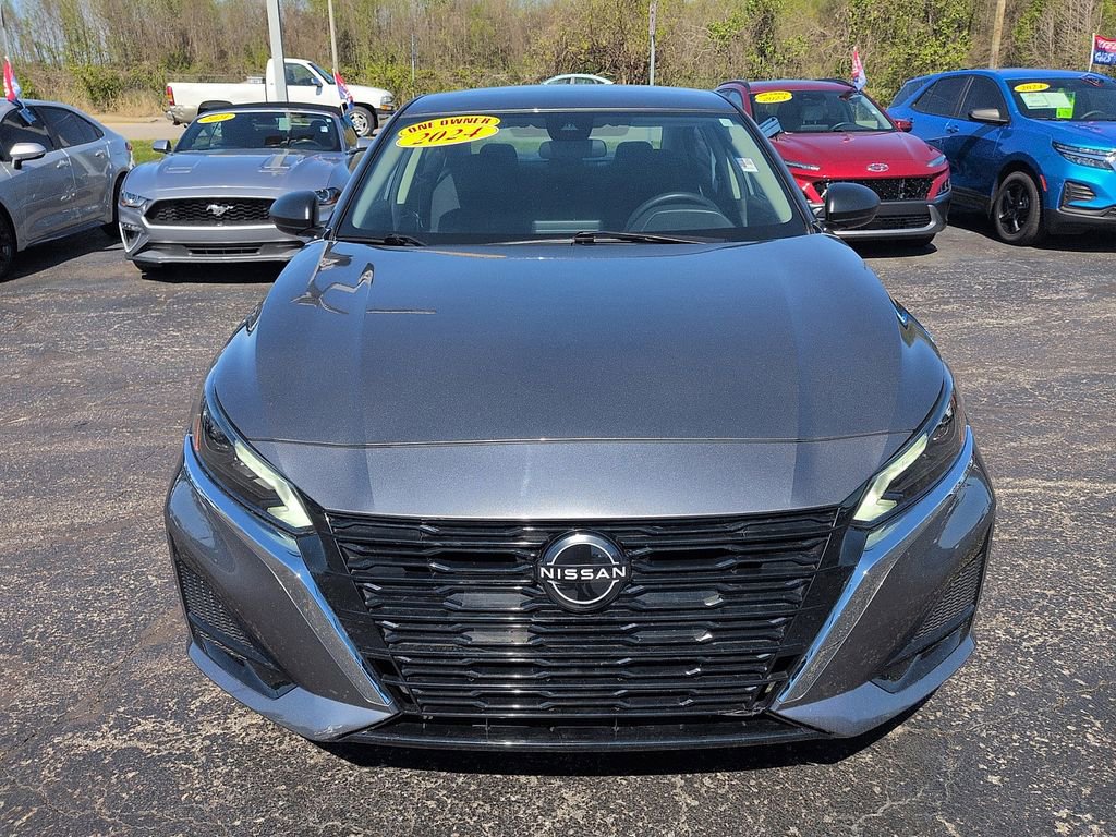 Used 2024 Nissan Altima 2.5 S FWD image 3