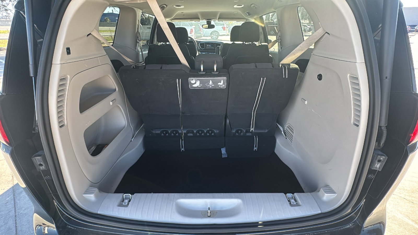 Certified 2020 Chrysler Pacifica Touring w/ Tire & Wheel Group image 22